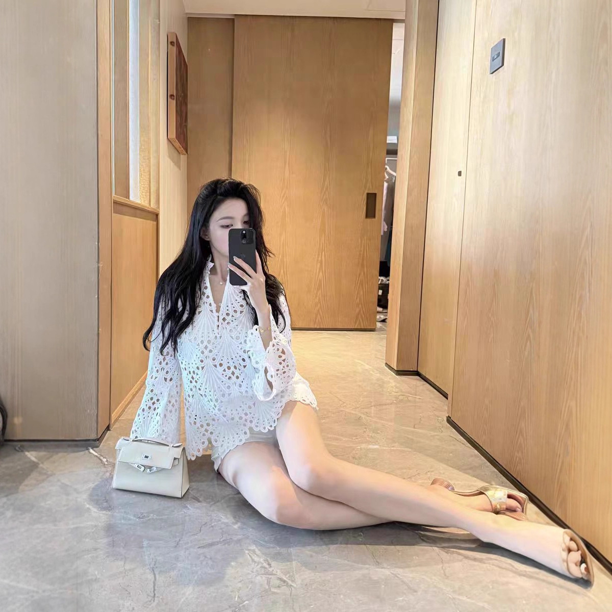 纯欲风独特漂亮白色镂空衬衫外套女高级感轻奢减龄洋气法式两件套