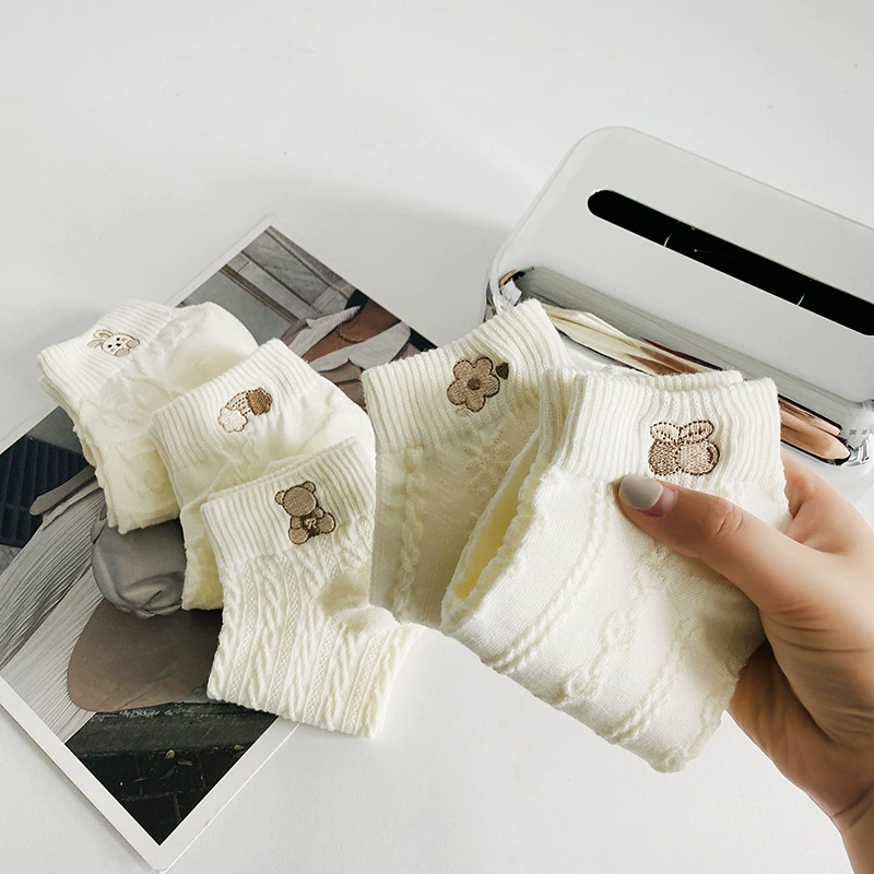 Autumn breathable cotton socks, with embroidery, absorbs sweat and smell