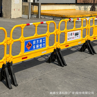 Shun Lu Technology 1350 China Rubber Horse Municipal Construction Isolation Guardrail Plastic Warning Safety Fence Plastic Rubber Horse