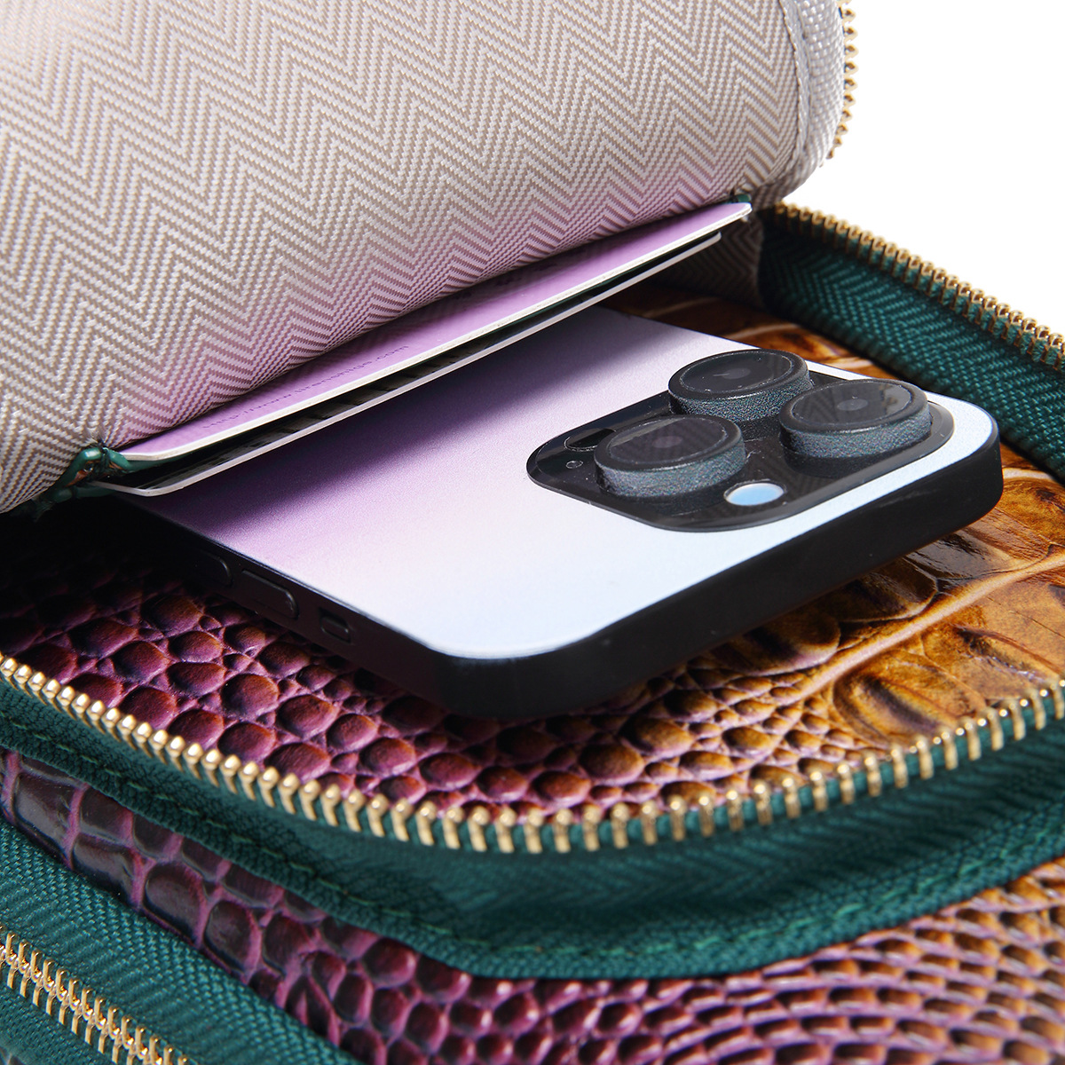 Retro Women's Chest Bag With Crocodile Pattern And Wide Strap_voghion.com