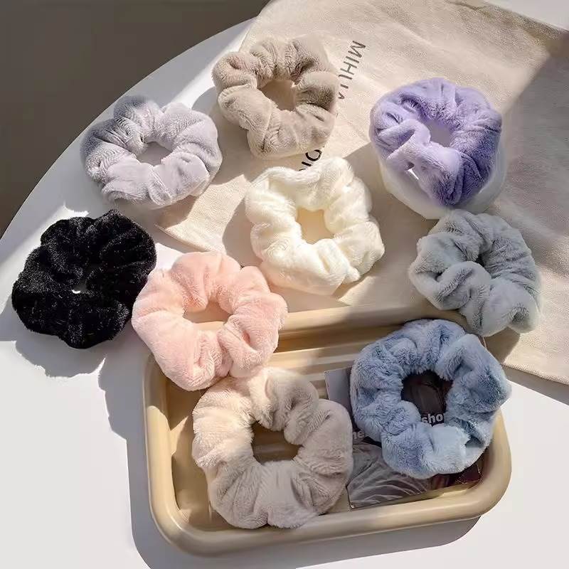 Anillo de pelo de peluche, anillo de intestino de hadas, otoño y invierno, nuevo estilo, cuerdas de cabeza dulces, mujeres simples y versátiles, cuerdas de cabello para jóvenes.