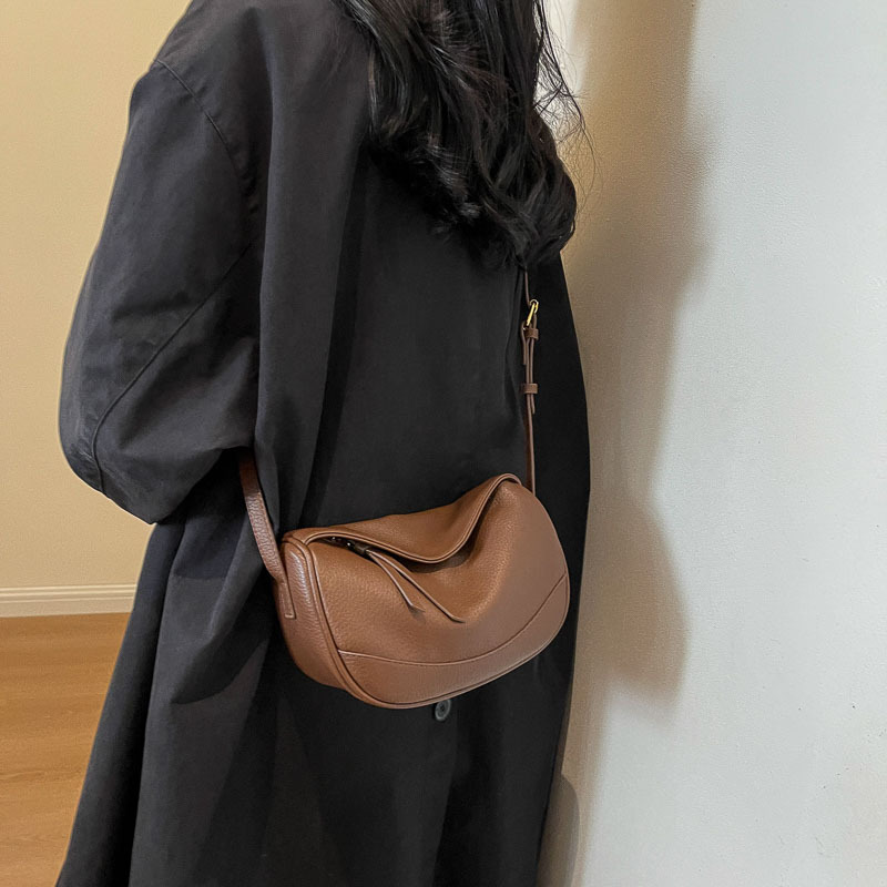 Retro Women's Shoulder Bag Solid Colour Versatile Crossbody Bag_voghion.com
