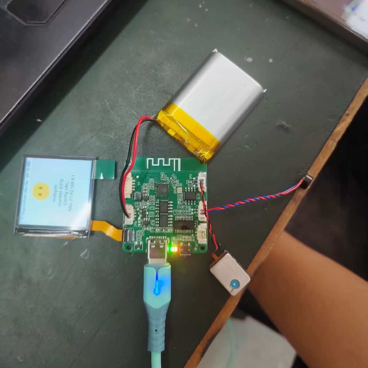 Цифровая зарядная станция Xiaozhi AI Box с подключением по Wi-Fi, интеллектуальный робот-голосовой помощник, глубокая обработка текста, модель Deepseek