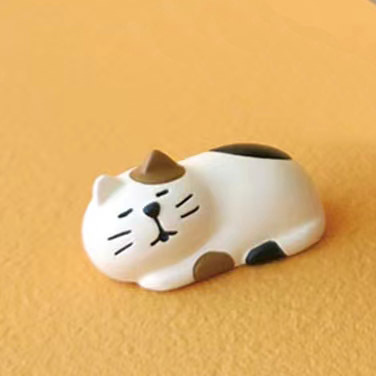 日本式の猫の置物ザカ書店の学生の贈り物のファッションの装飾の部品のカエルの樹脂の工芸品の置物|undefined