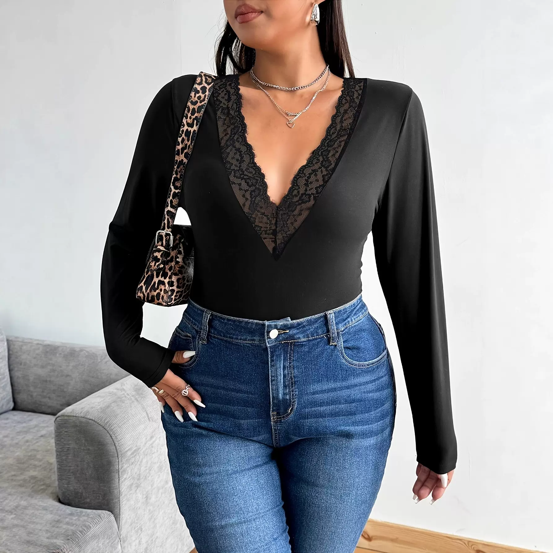 欧美跨境女装秋冬大码女士纯欲风性感v领上衣长袖蕾丝T恤打底衫