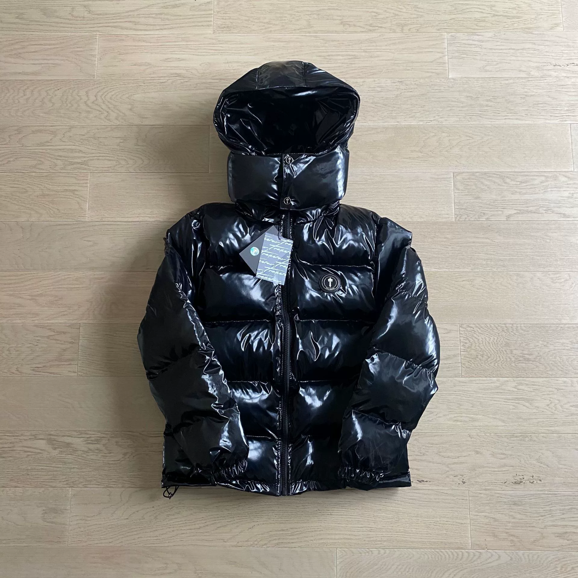 Black removable down jacket, retro hat, American style
