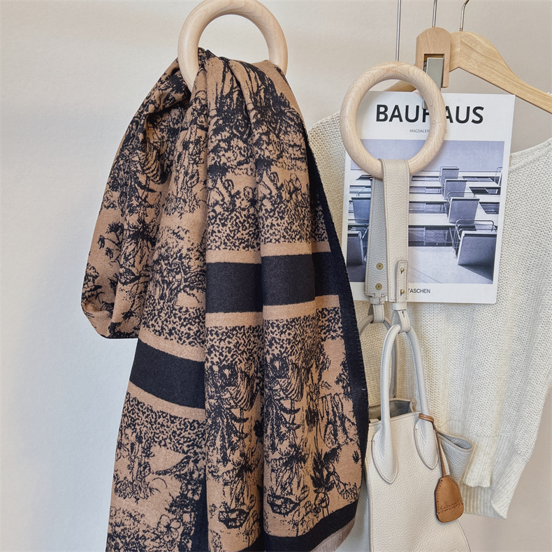 Sciarpa con frange in jacquard double face in stile etnico retrò autunno e inverno_voghion.com