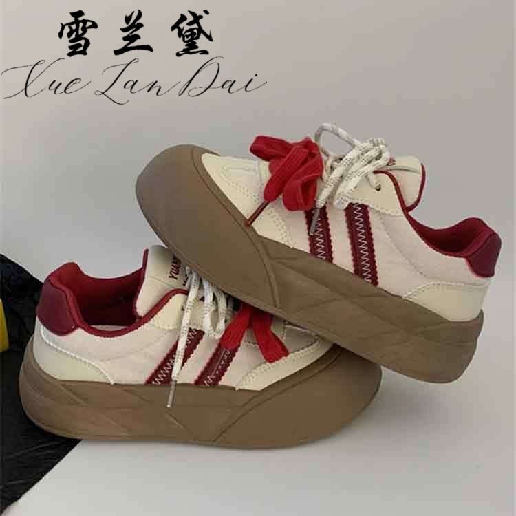 Zapatos de pan de primavera y otoño de entrenamiento de mujeres 2024 nuevos zapatos deportivos casuales de altura