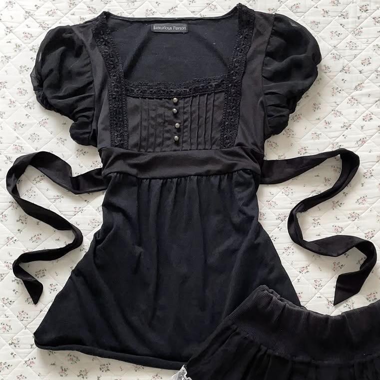 French Retro Vintage Sweet and Cool Lace Black Puff Sleeve Tie-Up Slimming Short-Sleeved Top T-Shirt Ins