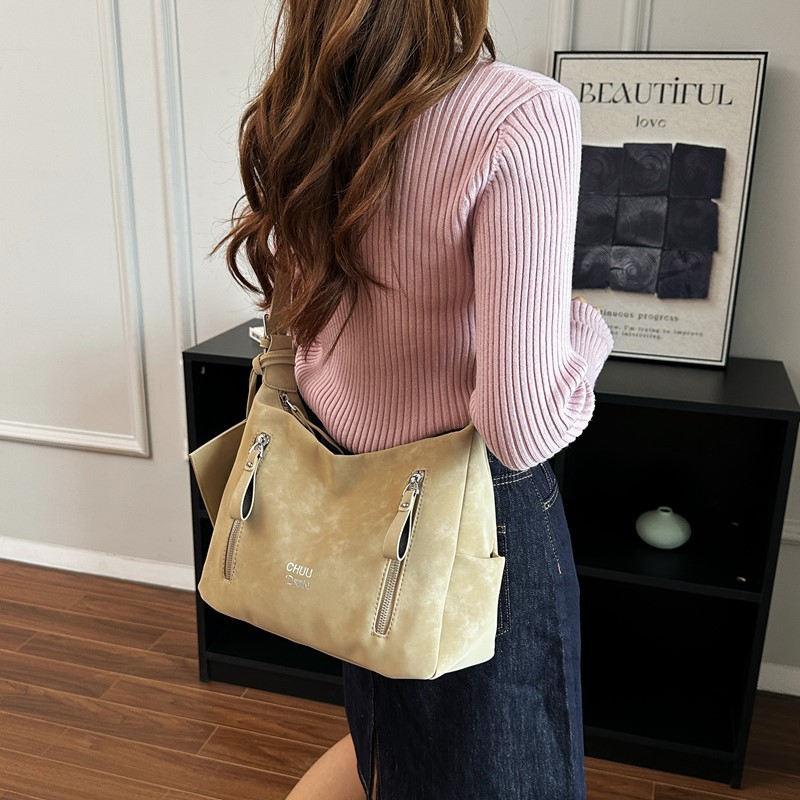 Transfronterizos de alta calidad y gran capacidad tote bag para mujeres 2025, nuevo otoño y invierno, mochila de hombro mate, bolsas de brazo de viaje