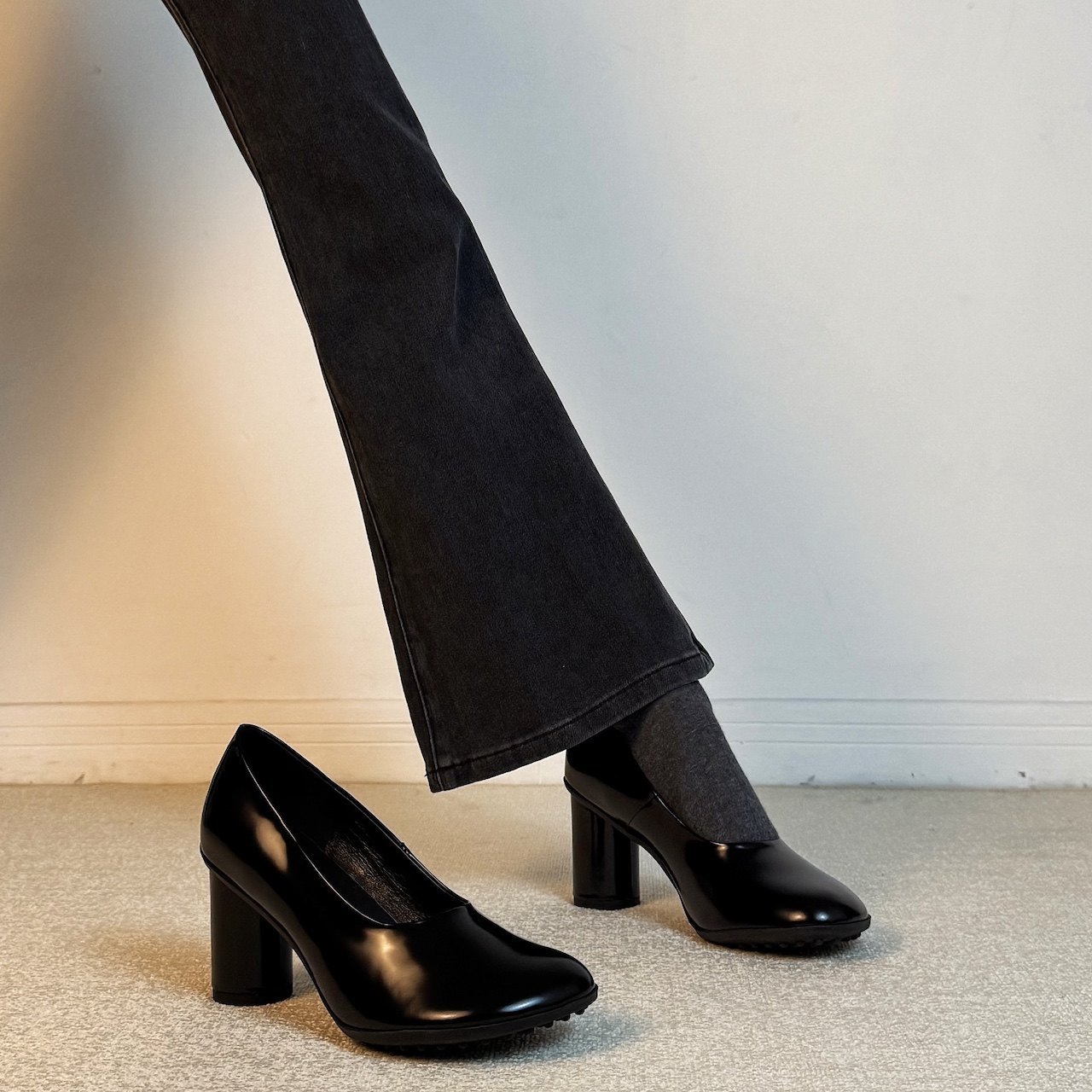 Retro small design Mary Jane shoes, high heels heels square toe, trend of season, mid heel, wide stable heel
