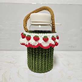 跨境亚马逊网红成品保温杯套可爱复古草莓水杯套防烫滑隔热杯套