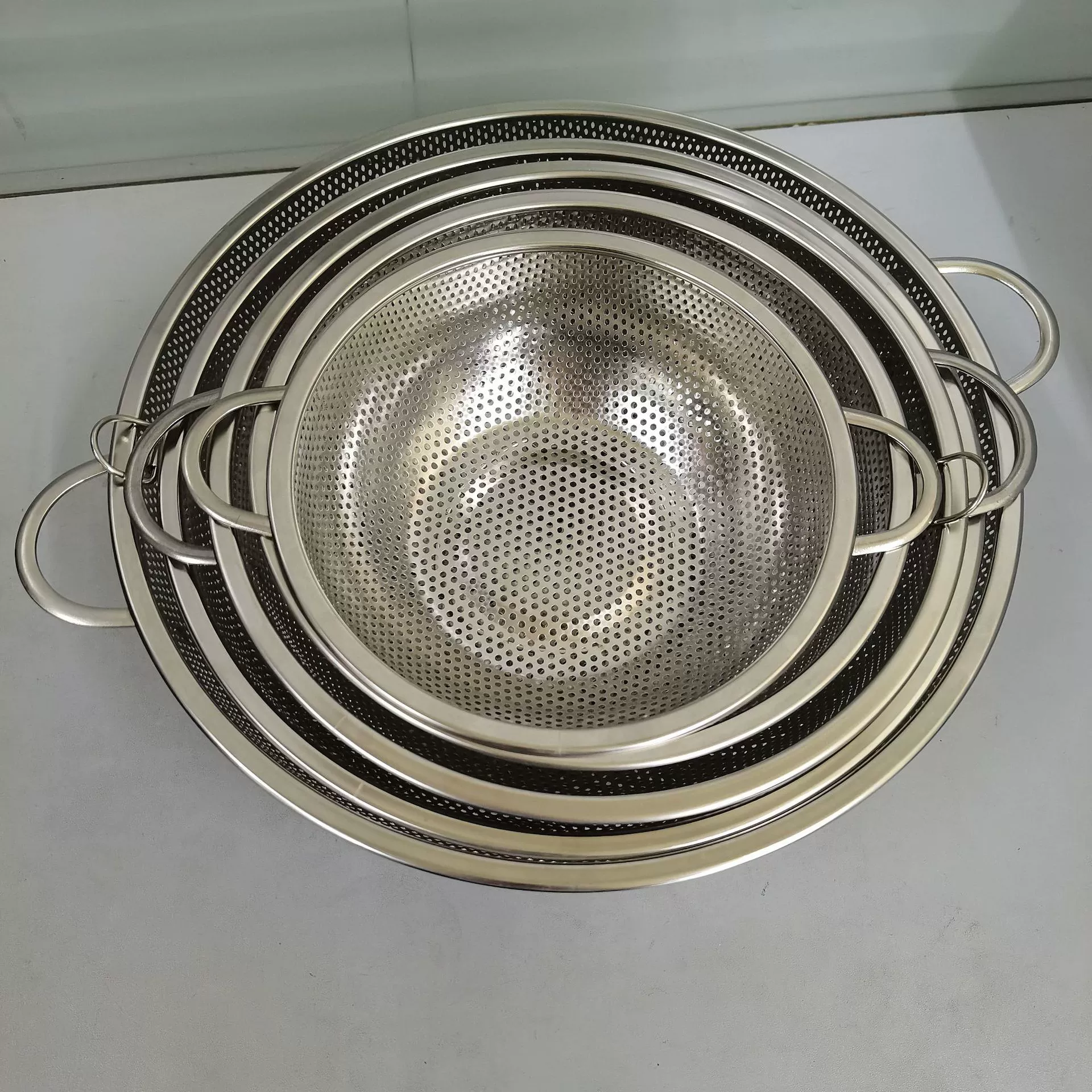 Многоцелевая корзина с плотным отверстием из нержавеющей стали с одним кольцом, корзина для мытья риса с двумя ушами, бытовая корзина для мытья овощей и фруктов, магазин десяти юаней