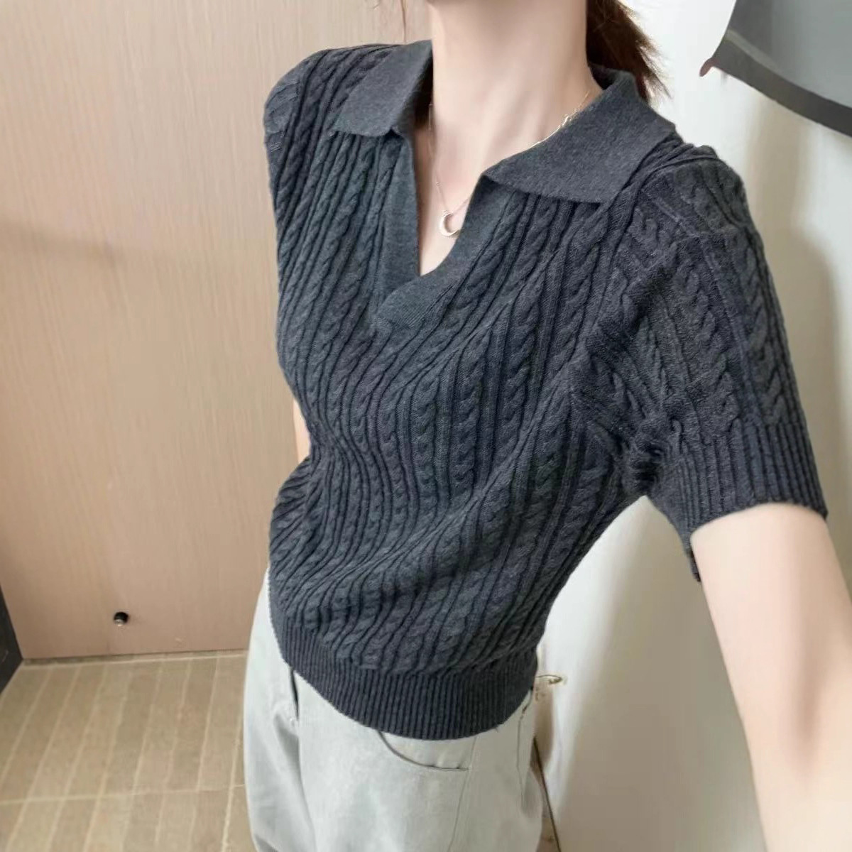 Retro Twist Polo Shirt Short-Sleeve Knit Top for Women, Regular Shoulder V-Neck Slim-Fit Short Top Trendy