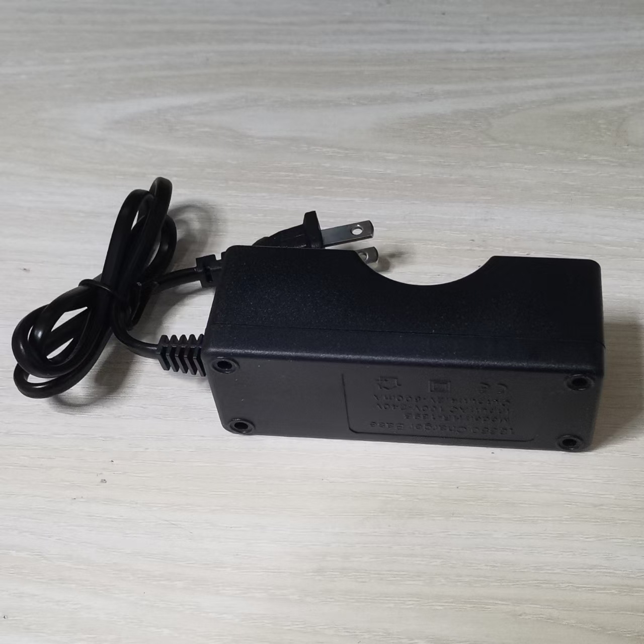 18650锂电单槽充电器  18650单充充电器 带线充电器