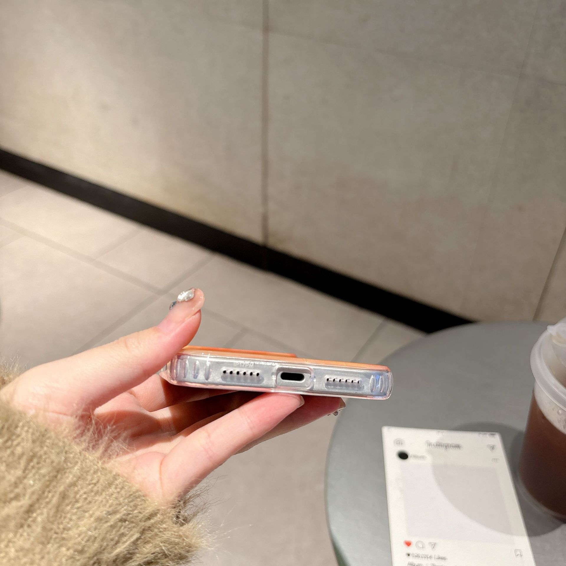 Magnetinis telefono dėklas su gradientu iphone 17 pro max apsauginis_voghion.com