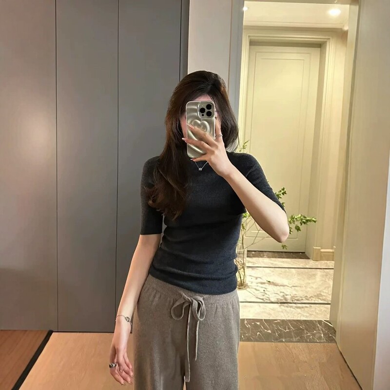 Spring and Autumn New Style 100% Fine-Spun Wool Round-Neck Short-Sleeved Knitwear for Women, Slim Fit, Versatile, Lightweight T-Shirt Top