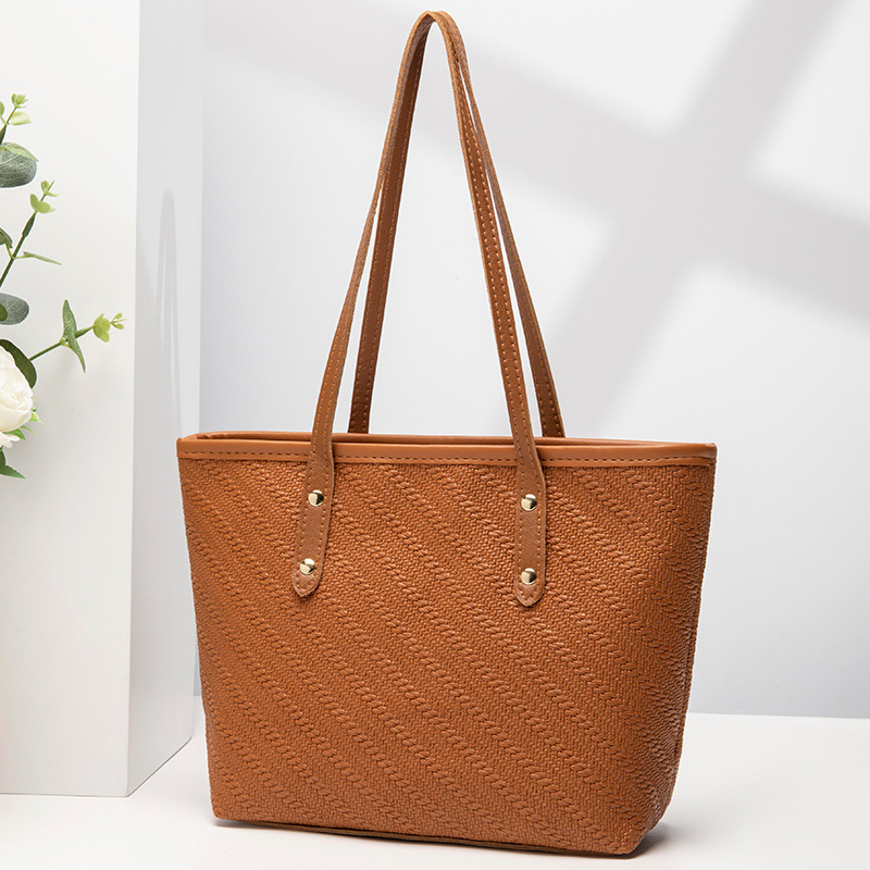 Mayorista trenzado impresión cremallera relieve de moda generosa 2023 bolsos de mano bolsos especiales de gran capacidad de moda triángulo image 7