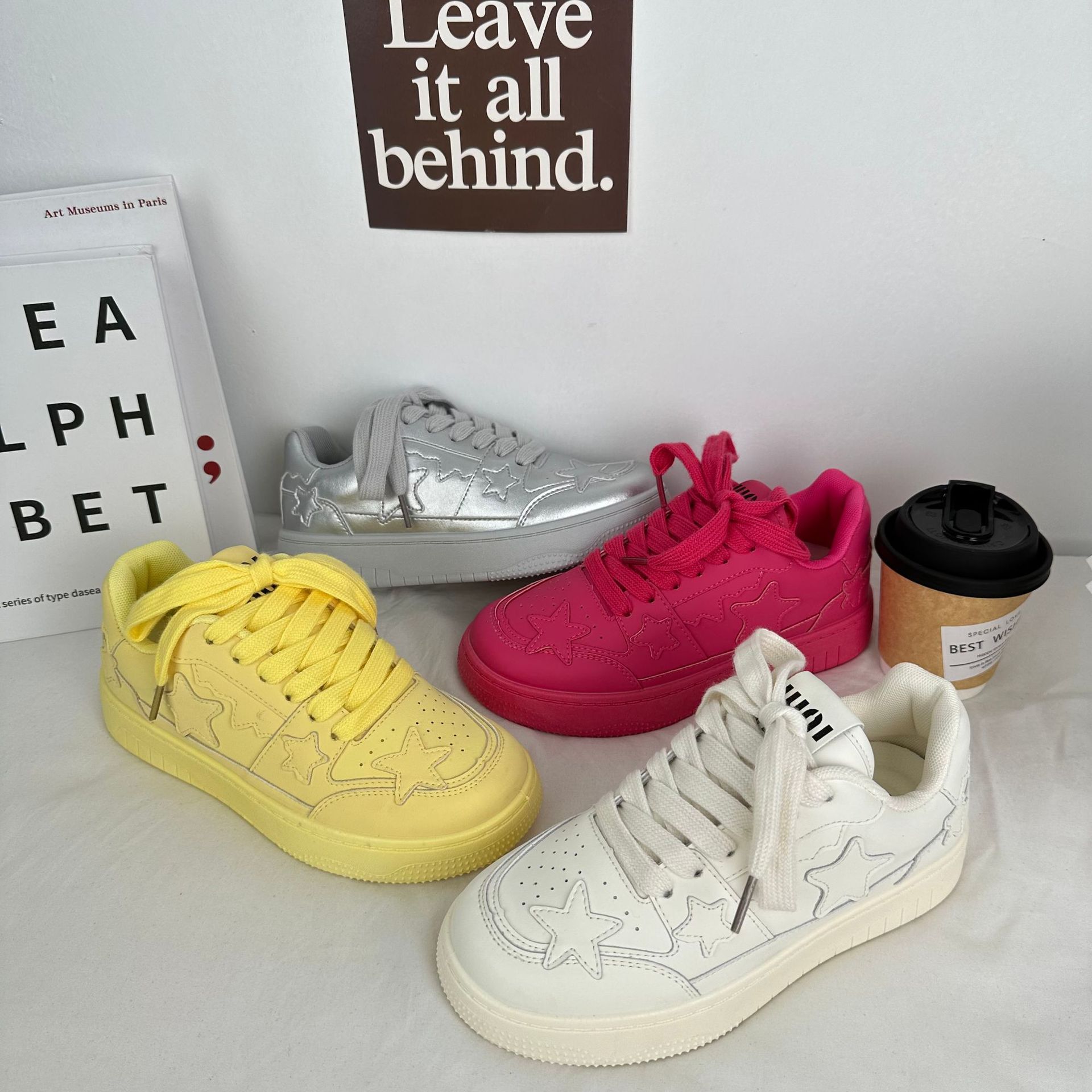 2024 primavera y verano coreano versátil zapatos de lona de suela gruesa nicho de tendencia zapatos de skate para estudiantes de Harajuku zapatos blancos pequeños