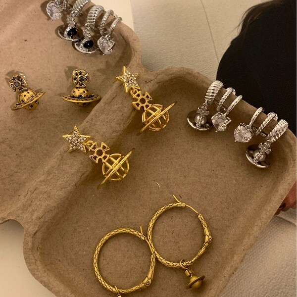 Retro golden earrings