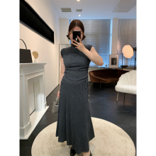 松弛感穿搭_褶皱设计针织无袖衣+半身裙2025年秋季新