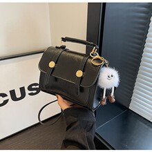 ﶬ¿ɫ߼͹ŮСrбІμ֙C