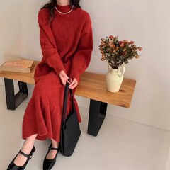 大きいサイズの女装ファッションの長い丸首ニットのワンピース