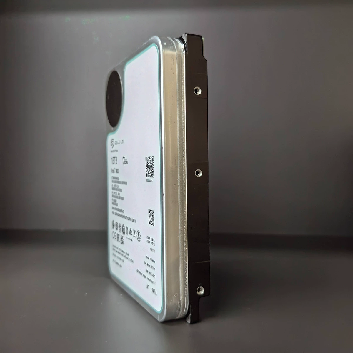 Серверный жёсткий диск (Seagate) ST16000NM000J Exos X18, 16 ТБ, SATA, восстановленный R-диск