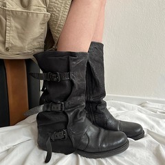牛皮版~皮带扣褶皱中筒靴女秋外穿复古侧拉链做旧裤管西部牛仔靴