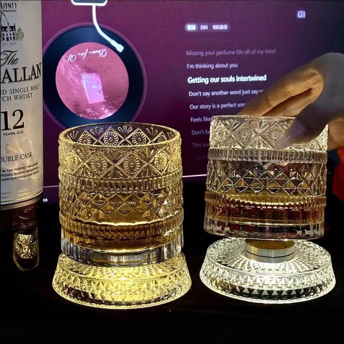 [Enviar pegatinas luminosas] Taza giratoria de vidrio de whisky con base, taza descompresión giratoria, taza de vino creativa de brandy