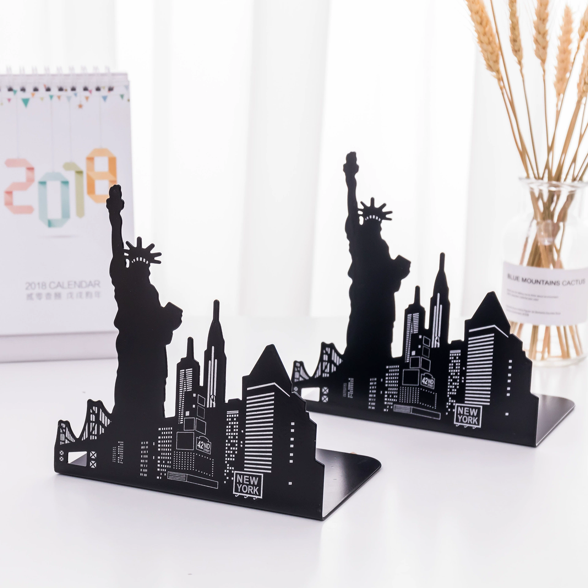 Creative Romantic Tower Stall Bookshelf Ferris Wheel Statue of Liberty Bookcase Student Bookend Цена за два штуки можно отправить за другого
