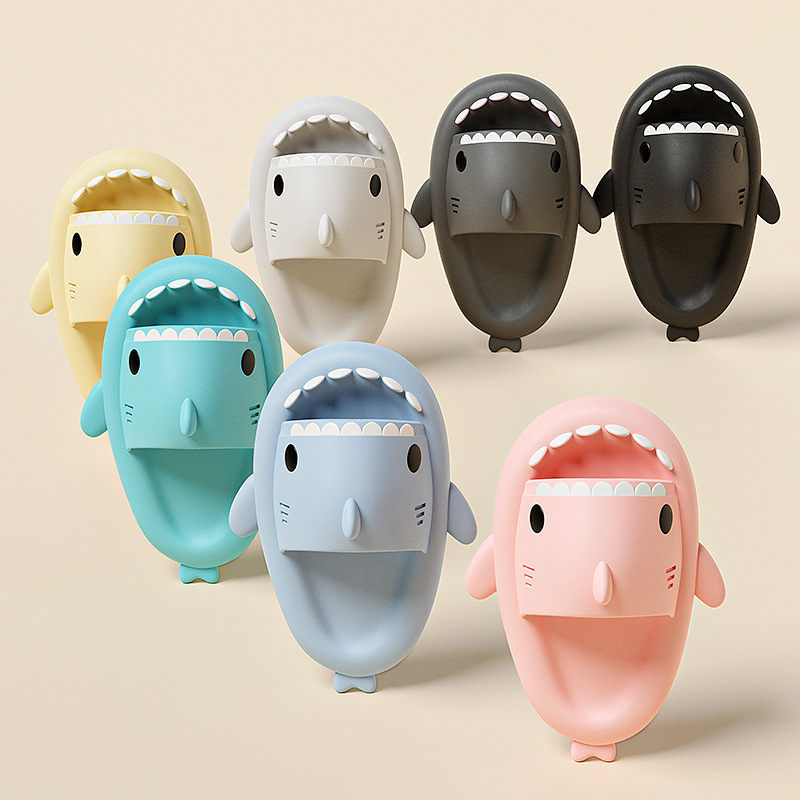 Nuevas zapatillas de tiburón primavera-verano zapatillas de tiburón anti olor caseras pareja zapatillas de sandalias EVA mujer
