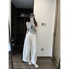 夏の雰囲気感が絶美で、韓国系のスリムなニットベストを着ています。