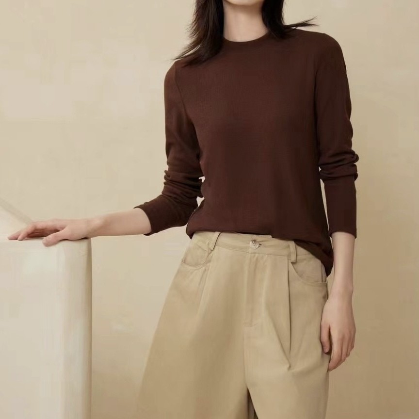 High-neck solid color long-sleeved women's base layer top, suitable for autumn and winter, can be worn alone or as an inner layer, Korean style, high elasticity, slim fit, light luxury.