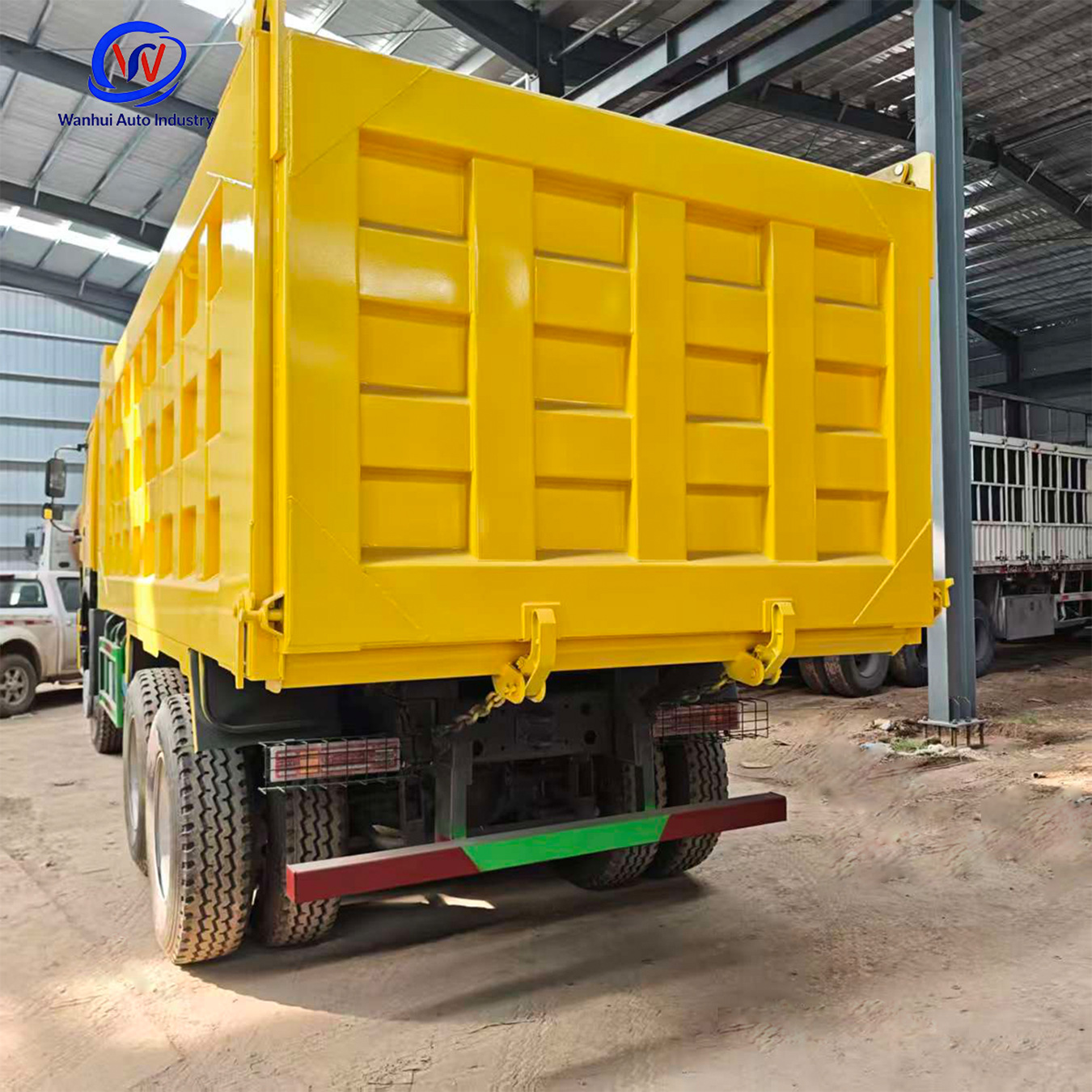 Howo 8×4 heavy-duty dump truck, 400 horsepower, specialized for mining and infrastructure, 90% new, engineering dump truck