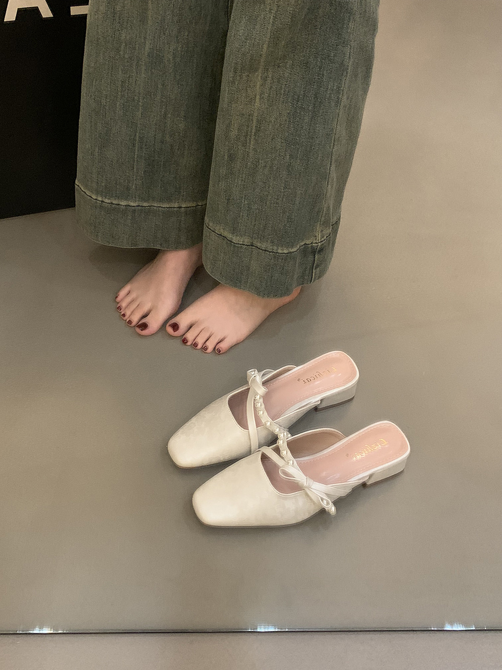 2025 New Summer Women's Closed-Toe Sandals Fashionable Versatile Daily Commute High-End Half Slippers Square Toe_vogvips.com