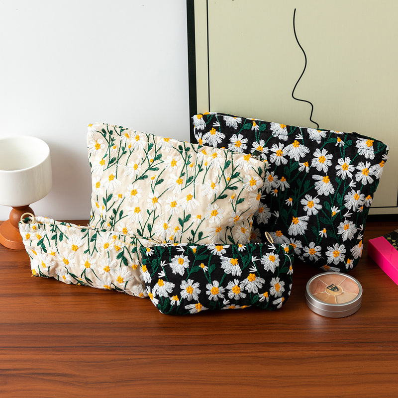 クロスボーダー小清新刺繍デイジー花洗面化粧バッグ女性シンプル携帯筆袋大容量日系文芸|undefined
