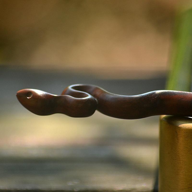 붉은 백단 뱀 머리핀