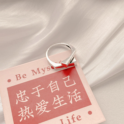 Vintage Cross-Opening Ring for Women, Ins-Cold Style, Simple Square, Unique and Personalized Design, Hand Accessory