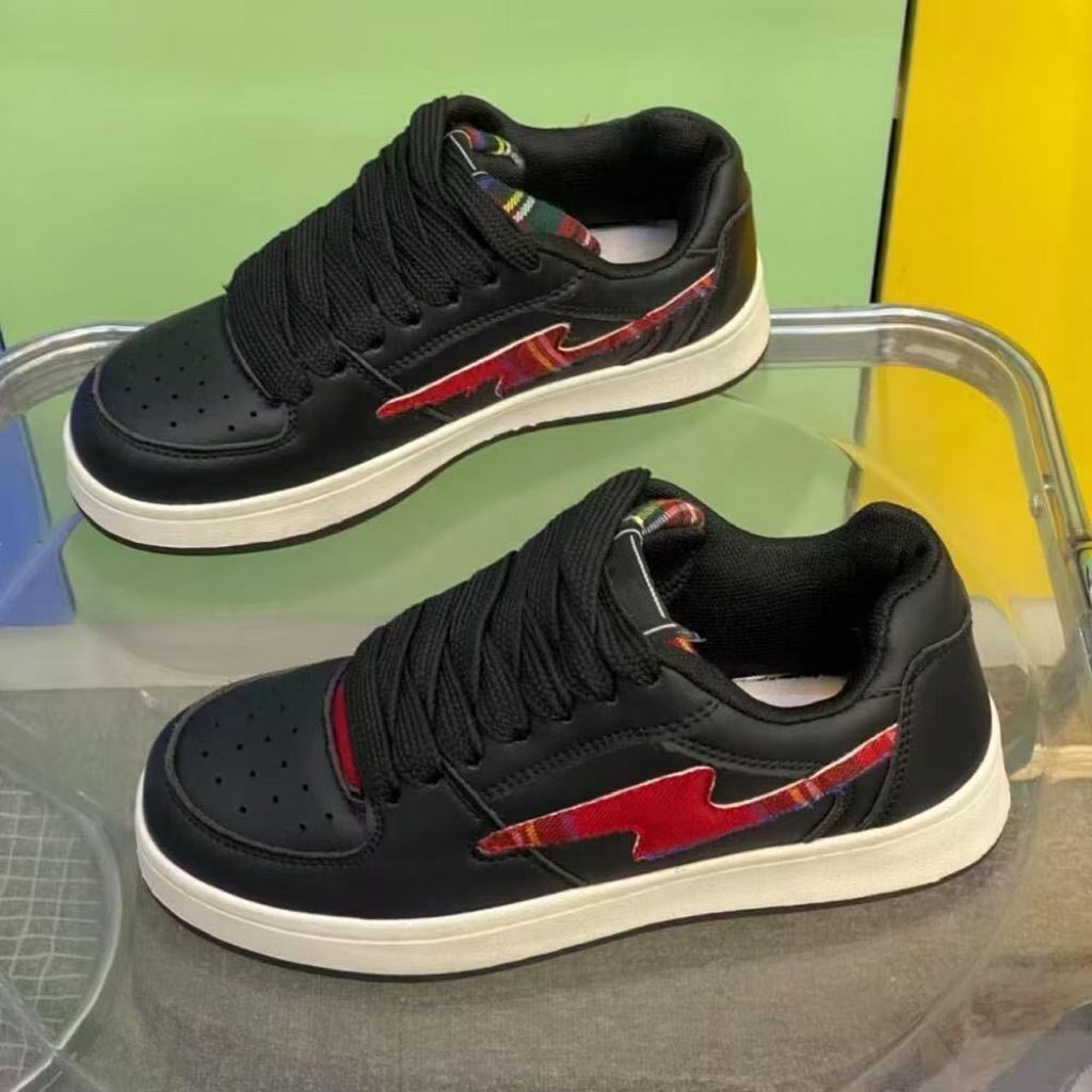 Zapatos blancos de suela gruesa para mujer 2025 nueva suela gruesa de otoño aumento de zapatos deportivos casuales de todo fósforo zapatillas de deporte ligeras y transpirables