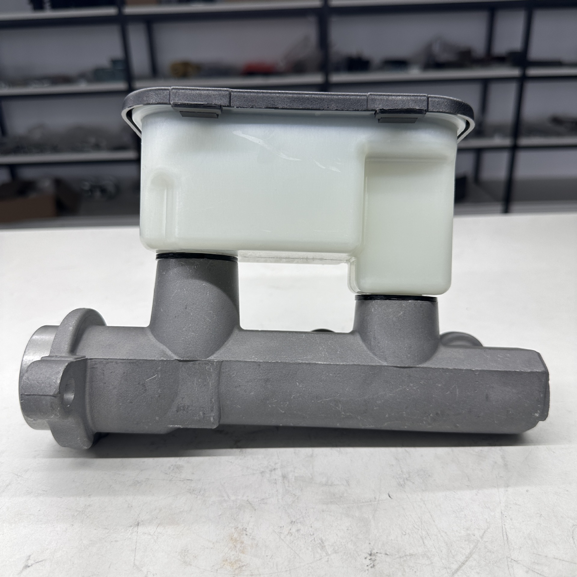 M390259 18021273 18029967 19209221 Suitable for Chevrolet Brake Master Cylinder