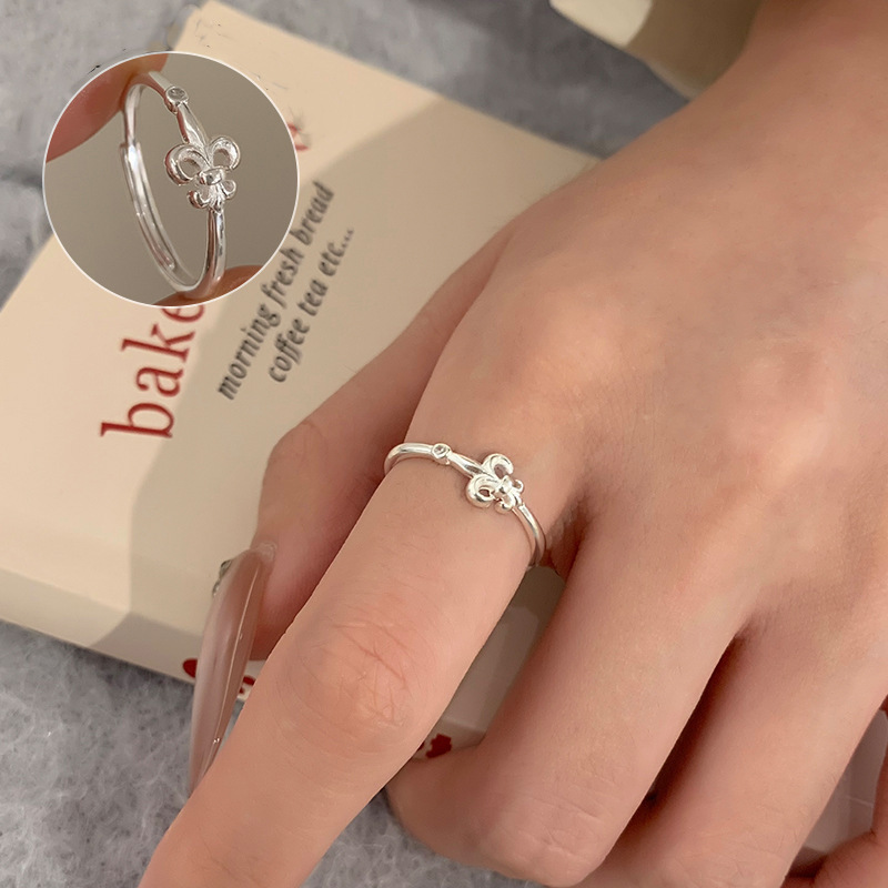 Minimalist Iris Flower Ring In 925 Sterling Silver For Women_voghion.com