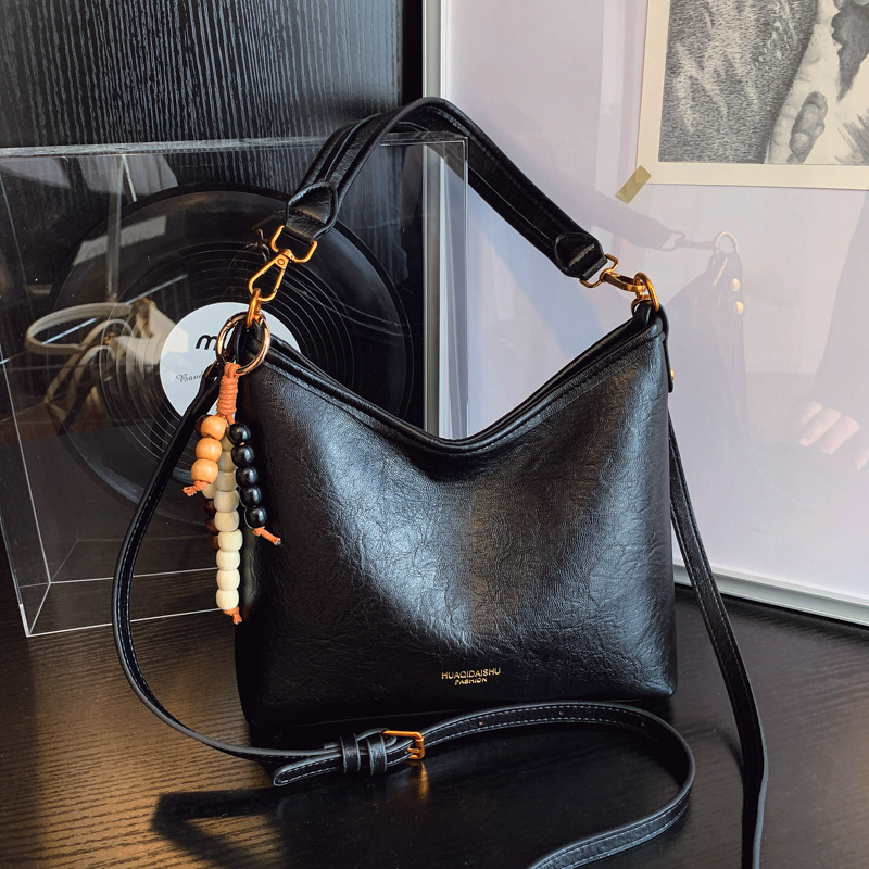 Nicho de alta sensación bolso de cuero suave para mujeres 2025 nueva moda versátil mochila de hombro mochila de viaje