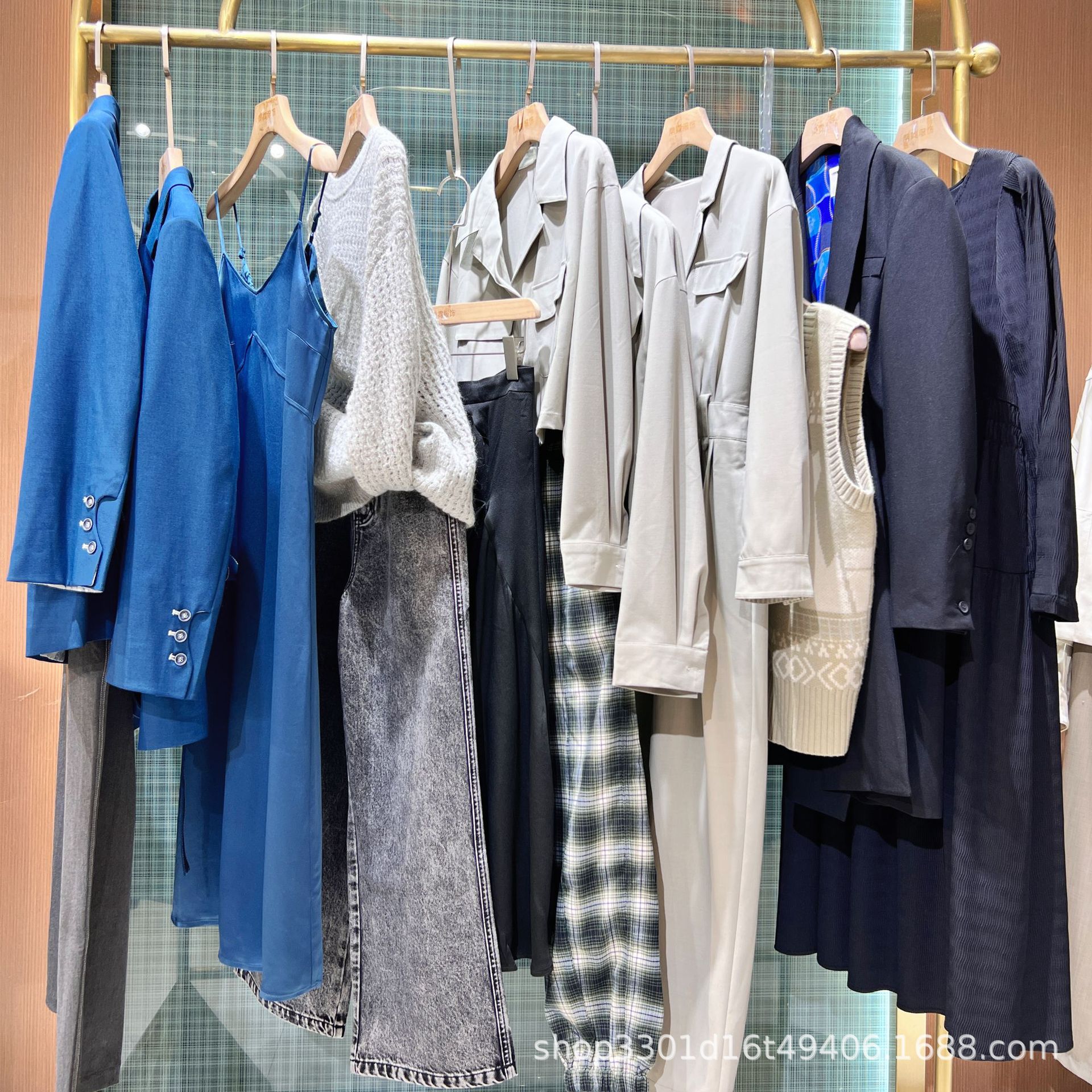 精品名牌秋装女装杂款走份外套毛衣外套衬衫专柜撤柜女装一线剪标