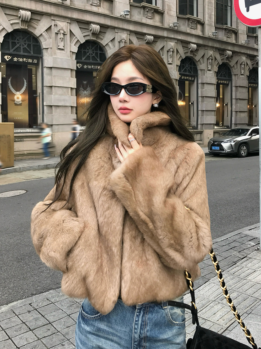 Qadın üçün təbii dovşan xəzindən qısa xəz jaket, krem rəngli
