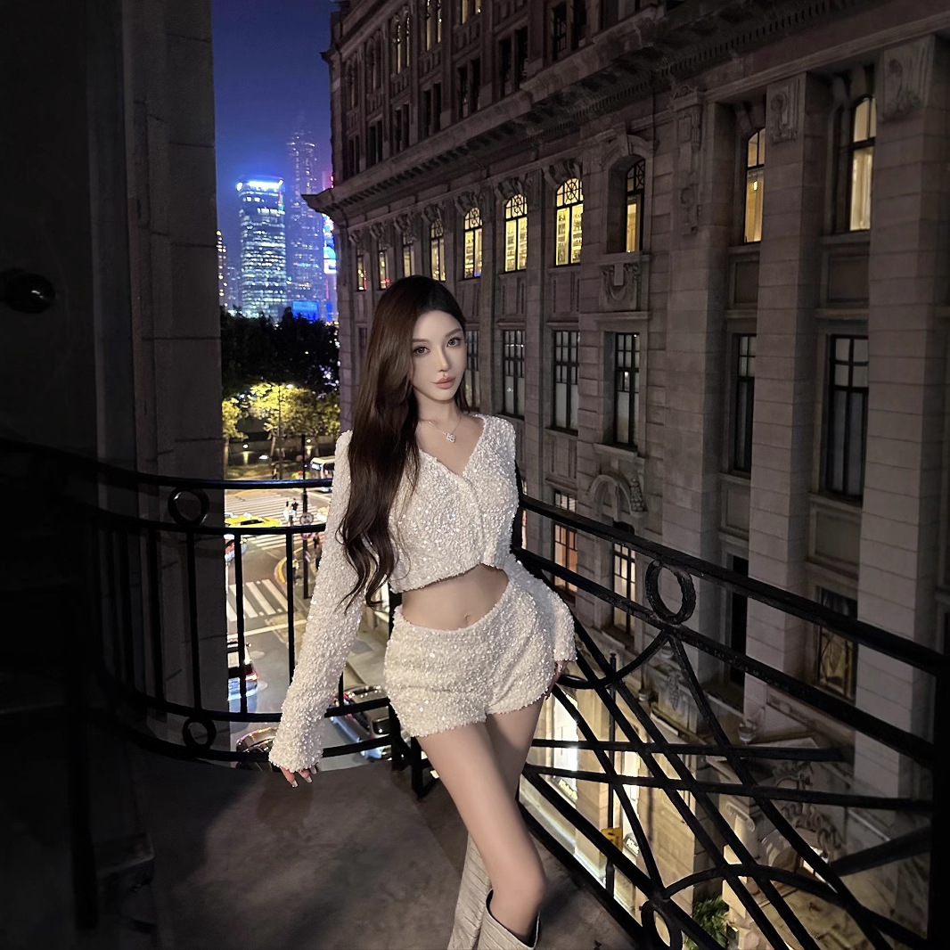 Niche Designer's Heavy Industry Navel Sequins V-Neck Knitted Cardigan Sexy Hot Girl Shorts Fashion Two-Piece Suit