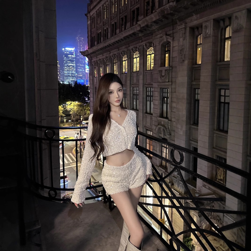 Niche Designer's Heavy Industry Navel Sequins V-Neck Knitted Cardigan Sexy Hot Girl Shorts Fashion Two-Piece Suit