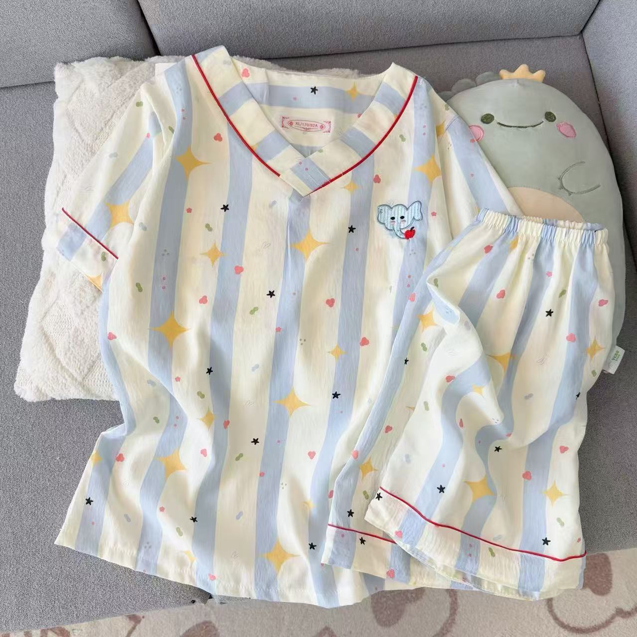 Al por mayor transfronterizo de Vietnam nubes de algodón de manga corta pantalones cortos pijamas de niñas de cuello en V chaqueta de dibujos animados set de ropa para el hogar