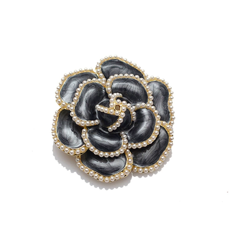 Гребень кузнец Mountain Tea Lapel Pin Brooch, стиль ретро Camellia, эмаль и имитация жемчуга, 4.6 см