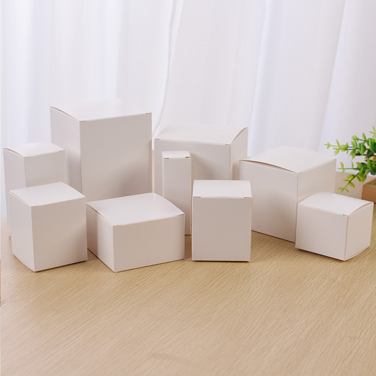 白い紙の箱の通用する白い紙の箱は色の箱の包装箱の牛革の紙の箱の白い箱の現物の白い箱をカスタマイズします。